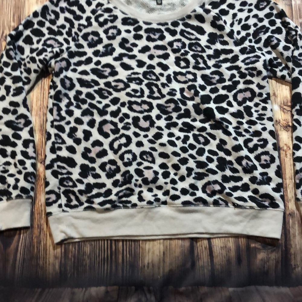 Victoria’s Secret small sweatershirt - Picture 4 of 7